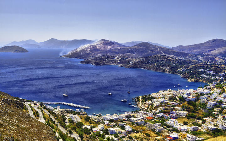 Blick auf den Hafen und die Bucht von Skala © AJancso / Shutterstock.com