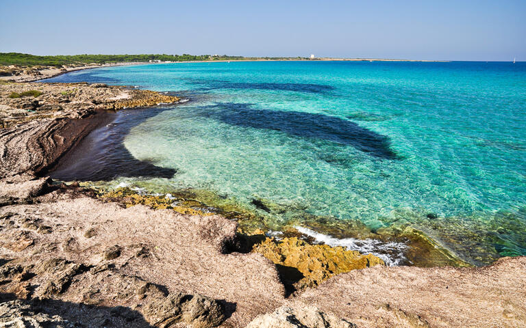 Punta della Suina beach in Salento, Apulia. Italy. © ROBERTO ZILLI  / Shutterstock.com