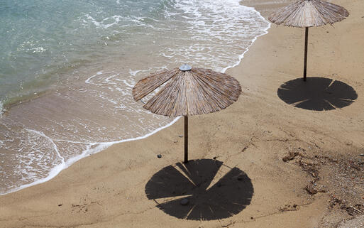 Sandstrand auf Ikaria © Portokalis  / Shutterstock.com