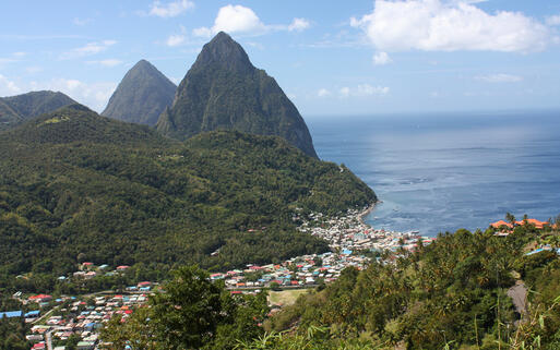 The Pitons, St. Lucia © Nina B / Shutterstock.com
