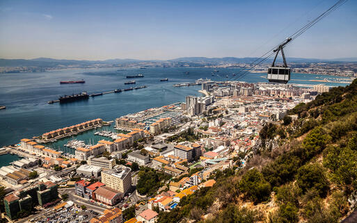 Die Seilbahn ist eine der Hauptattraktionen Gibraltars und fährt von der Innenstadt zum Felsen 