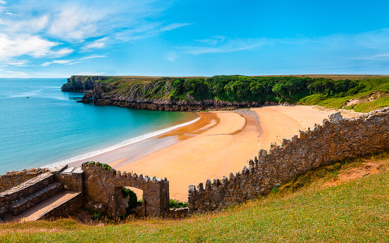 Barafundle Bay in Wales, einer der schönsten Strände Englands © Spumador / Shutterstock.com