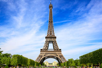 Der Eiffel Turm - das Wahrzeichen von Paris © WDG Photo / Shutterstock.com