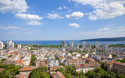 © Mira Arnaudova / Shutterstock.com Blick über die Stadt Balchik an der Küste des Schwarzen Meers © Mira Arnaudova / Shutterstock.com