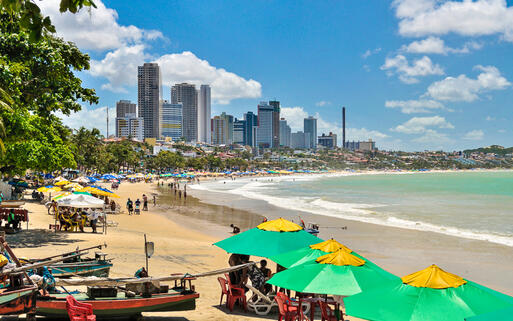 Der Ponta Negra Strand in Natal, Brasilien © Vitoriano Junior / Shutterstock.com
