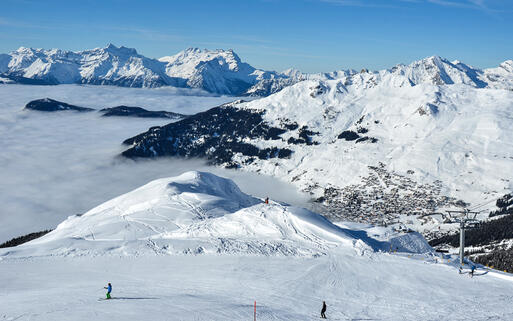 Das beliebte Winterskigebiet in Verbier, Wallis, Schweiz © mountainpix / Shutterstock.com