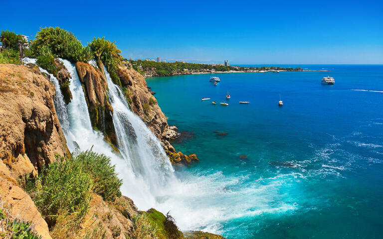 Der untere Düden Wasserfall, auch Lara Wasserfall genannt © Tatiana Popova / Shutterstock.com