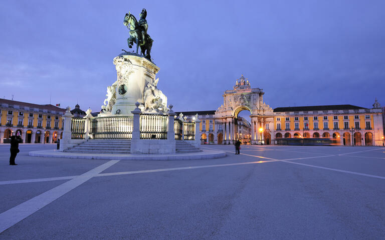 Commerce Platz © Miguel Angelo Silva / Shutterstock.com