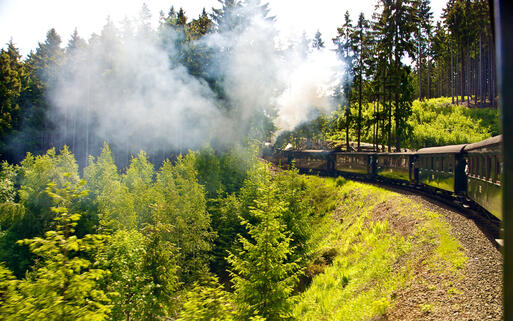 Zug durch das Harzgebirge © Gert Hochmuth / shutterstock.com