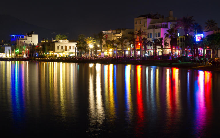 Bodrum bei Nacht © EvrenKalinbacak / shutterstock.com