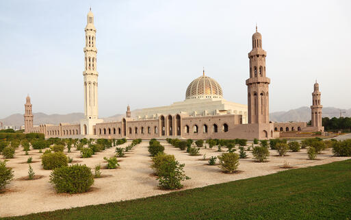 Sultan Qaboos Grand Moschee in Muscat © Philip Lange / shutterstock.com
