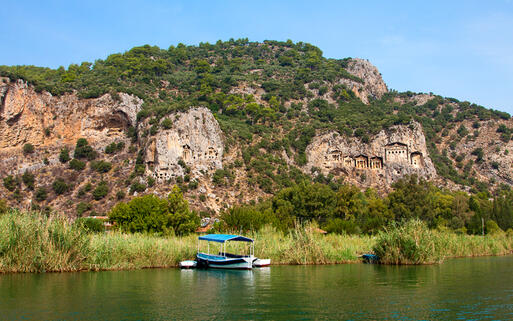 Lycian Gräber bei Caunos, Dalyan © elen_studio / shutterstock.com