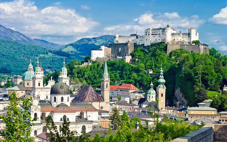 Blick auf die Festung Hohensalzburg © Ionia / shutterstock.com