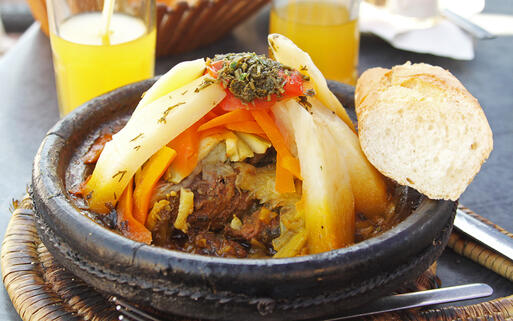 Nationalspeise von Marokko - Schmorgericht mit Fleisch und Gemüse © evp82 / Shutterstock.com