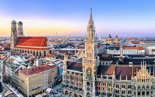 Frauenkirche in München © Mapics / shutterstock.com
