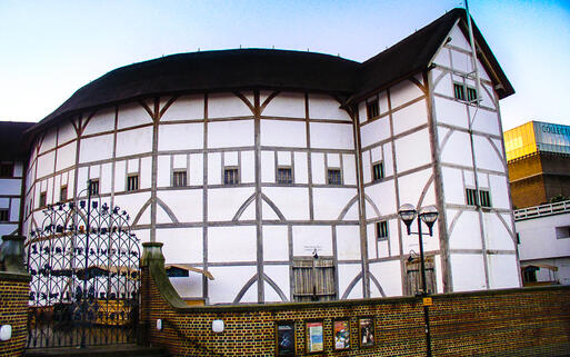 Shakespeare's Globe Theatre in London © Lance Bellers / Shutterstock.com