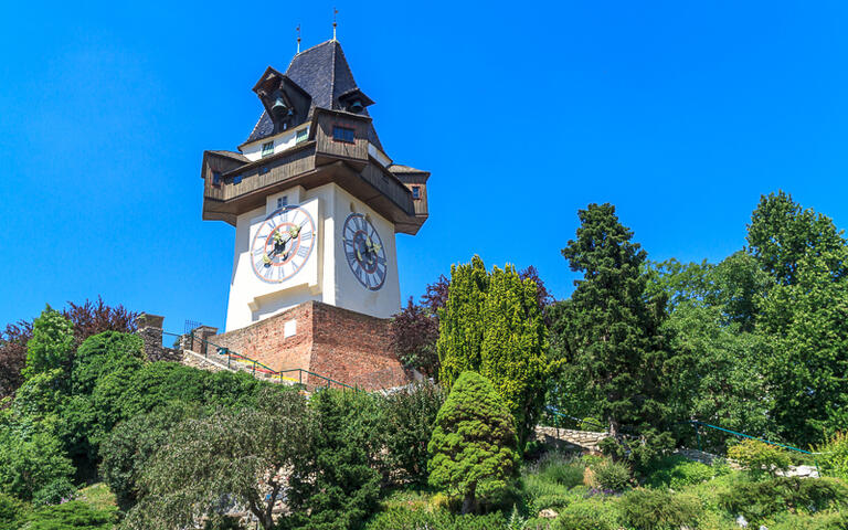 Uhrturm am Schlossberg in Graz © Bertl123 / shutterstock.com