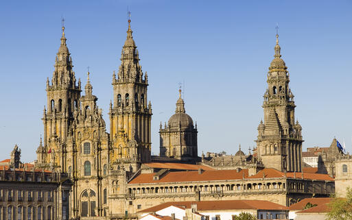 Die Kathedrale von Santiago de Compostela im gleichnamigen Wallfahrtsort © Ramon Espelt Photography / Shutterstock.com