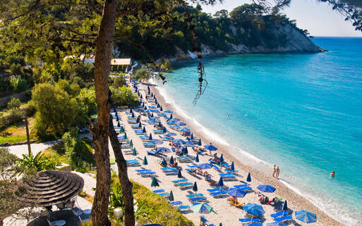 Der Strand Lemonakia im Norden der Insel © DOPhoto / Shutterstock.com