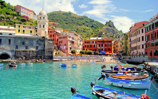 Der malerische Hafen von Vernazza © JeniFoto / shutterstock.com