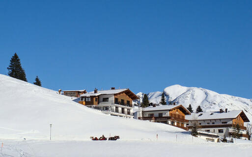 Die schneereiche Winterlandschaft am Arlberg, Vorarlberg, Österreich © st.djura / shutterstock.com