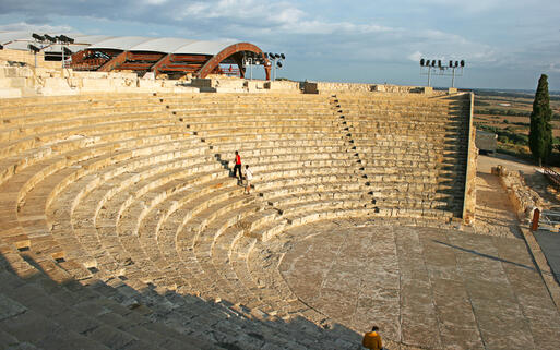 Amphitheater in Kourion, Zypern © ruzanna / Shutterstock.com