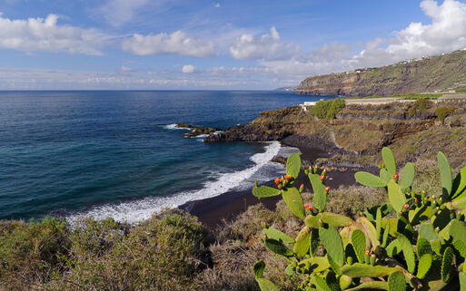 Der Strand Bollulo auf Teneriffa © Pawel Kazmierczak / Shutterstock.com