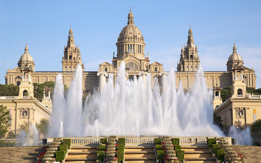 Springbrunnen vor dem Nationalpalast, Barcelona, Spanien © Vlad G / Shutterstock.com