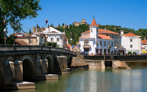 Blick auf Tomar, Portugal © Pecold / Shutterstock.com
