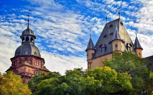 Johannisburg Schloss in Aschaffenburg am Main © Boris Stroujko / Shutterstock.com