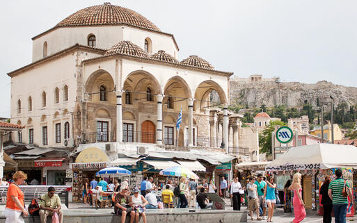 Die Tzisdaraki-Moschee am Monastiraki-Platz © Brigida Soriano / Shutterstock.com