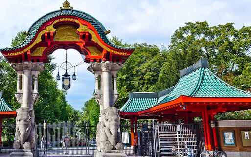 Das Elefantentor - Wahrzeichen und Denkmal des Zoologischen Garten Berlin, Deutschland © ostill / Shutterstock.com