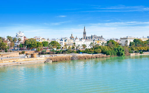 Blick von Trivana über den Fluss Guadalquivir nach Sevilla © Alexander Demyanenko / Shutterstock.com