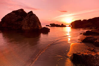 Traumhafter Sonnenaufgang am Porto Zoro Strand auf Zakynthos, Griechenland © Porojnicu Stelian / shutterstock.com
