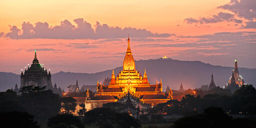 Die drei schönsten Tempel in Bagan bei Sonnenuntergang, Myanmar © Luciano Mortula / Shutterstock.com