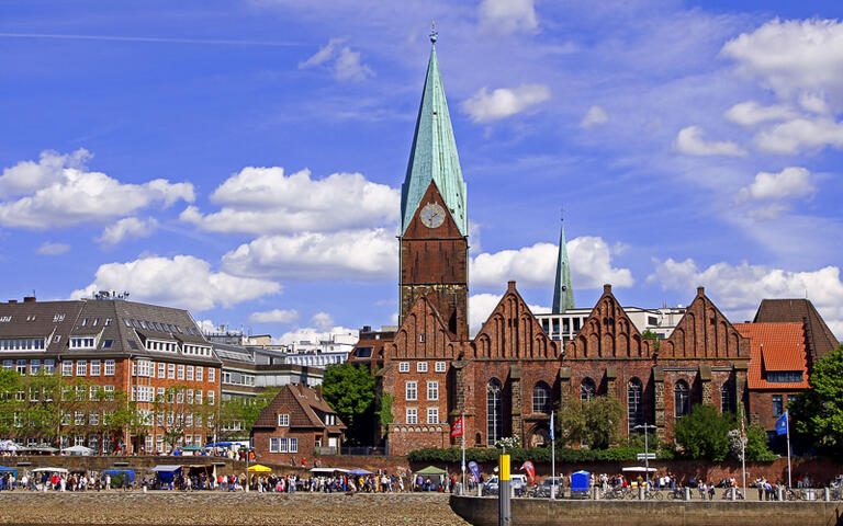 Die historische Uferpromenade Schlachte an der Weser © wiwsphotos / Shutterstock.com