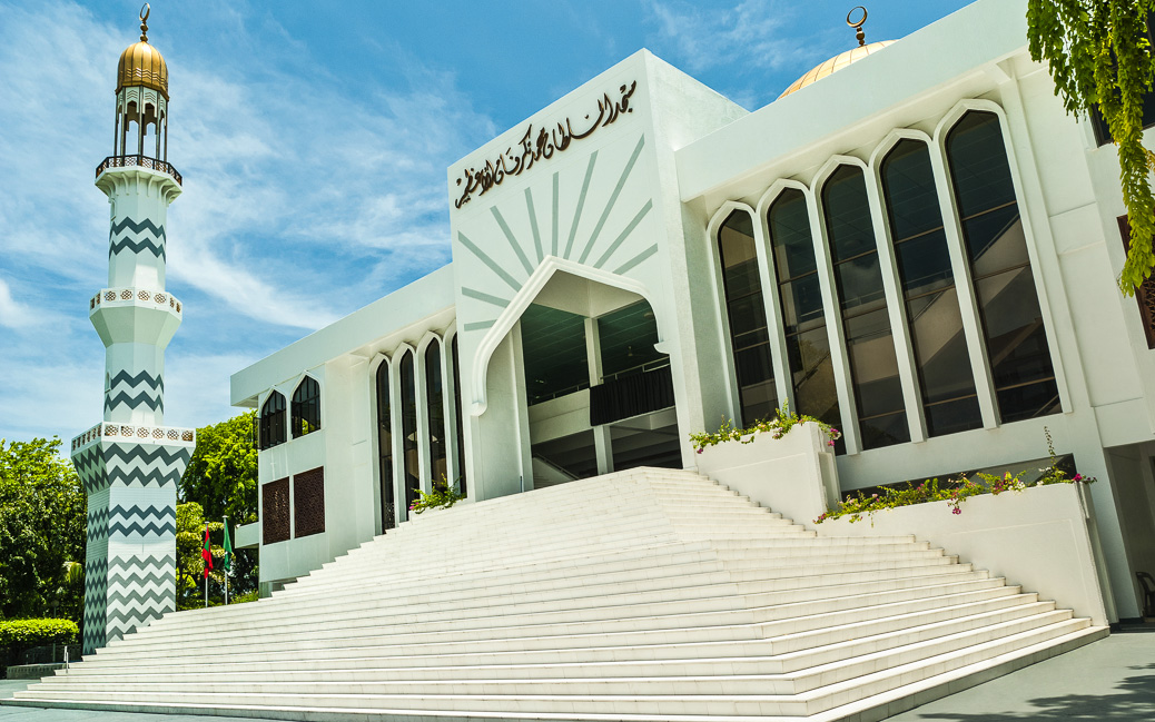 Islamic Centre mit großer Freitagsmoschee in Malé, Malediven Islamic Centre mit großer Freitagsmoschee in Malé, Malediven © Ryabitskaya Elena / Shutterstock.com