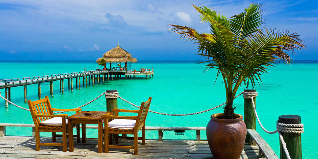 Café direkt am Meer auf den Malediven Café direkt am Meer auf den Malediven © Tatiana Popova / Shutterstock.com
