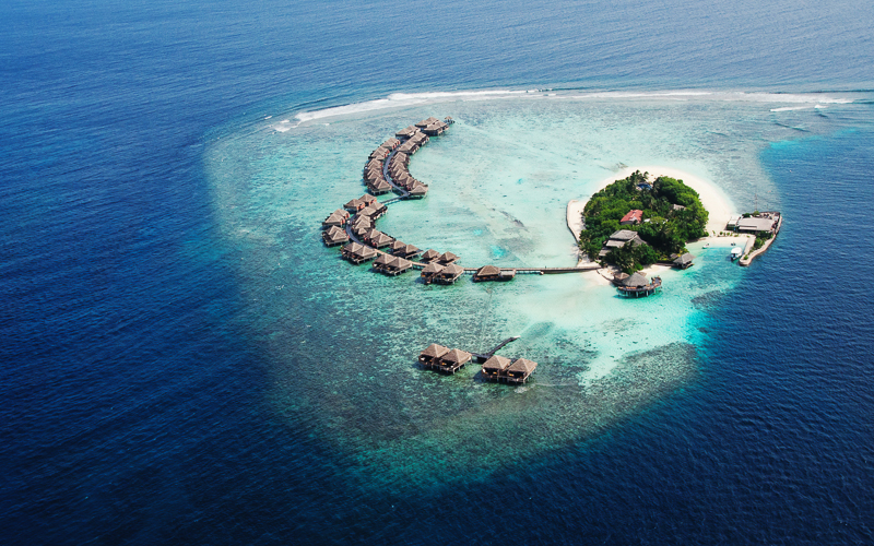 Kleine tropische Insel im Indischen Ozean &copy; cybervelvet / Shutterstock.com